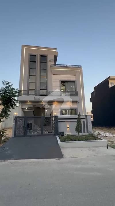 فیصل مارگلہ سٹی بی ۔ 17,اسلام آباد میں 5 کمروں کا 5 مرلہ مکان 2.8 کروڑ میں برائے فروخت۔