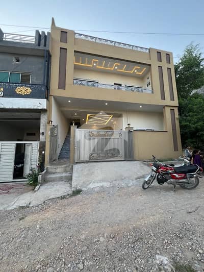 کلفٹن ٹاؤن شپ راولپنڈی میں 3 کمروں کا 5 مرلہ مکان 1.35 کروڑ میں برائے فروخت۔