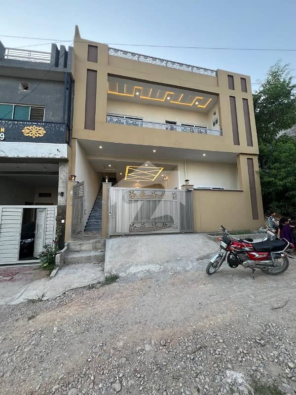 کلفٹن ٹاؤن شپ راولپنڈی میں 3 کمروں کا 5 مرلہ مکان 1.35 کروڑ میں برائے فروخت۔ کلفٹن ٹاؤن شپ راولپنڈی میں 3 کمروں کا 5 مرلہ مکان 1.35 کروڑ میں برائے فروخت۔