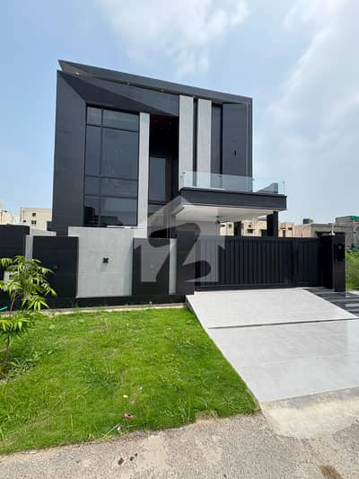 ڈی ایچ اے فیز 4 ۔ بلاک کے کے ڈی ایچ اے فیز 4,ڈی ایچ اے ڈیفینس,لاہور میں 4 کمروں کا 9 مرلہ مکان 7.25 کروڑ میں برائے فروخت۔