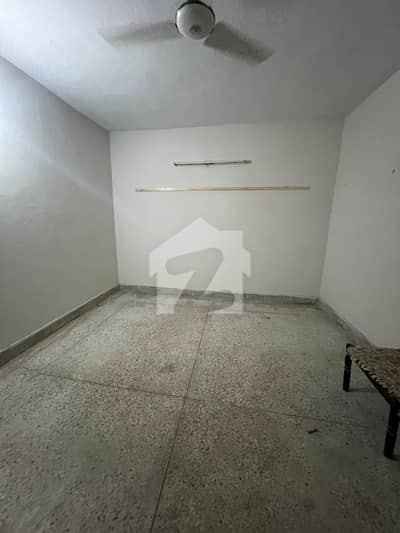 صادق آباد راولپنڈی میں 5 کمروں کا 5 مرلہ مکان 2.5 کروڑ میں برائے فروخت۔