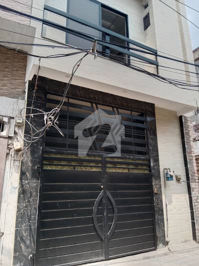 النجف کالونی فیصل آباد میں 4 کمروں کا 2 مرلہ مکان 1.5 کروڑ میں برائے فروخت۔