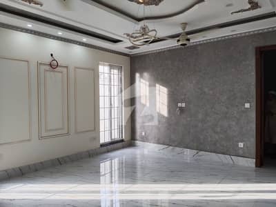 1 Kanal House Available For Rent