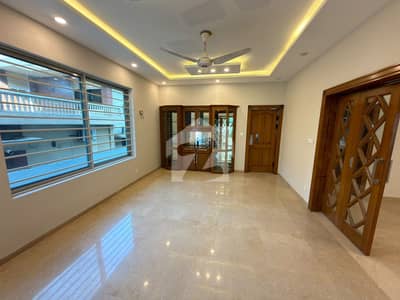 Like New Luxurious House For Rent 4 Kanal Huge Spacious