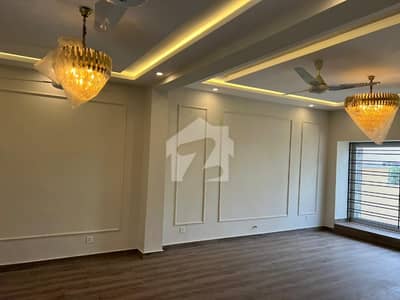 14 Marla 04 Bedrooms Attached Bathrooms And Wardrobes House For Sale In A Very Low Price. Asking Price 6.25 Cr Slightly Negotiable