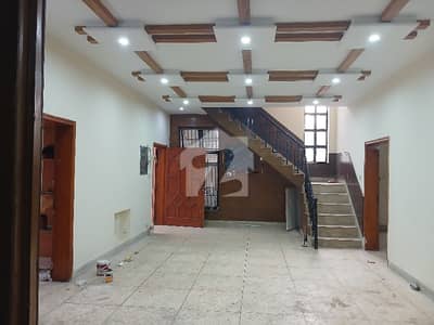 اعظم گارڈنز لاہور میں 7 کمروں کا 1 کنال مکان 2.3 لاکھ میں کرایہ پر دستیاب ہے۔
