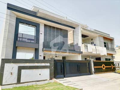 طارق گارڈنز لاہور میں 5 کمروں کا 10 مرلہ مکان 3.95 کروڑ میں برائے فروخت۔