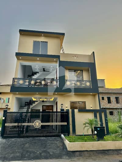 BRAND NEW MODERN DEISGN HOUSE FOR SALE IN A BLOCK UNIVERSITY TOWN