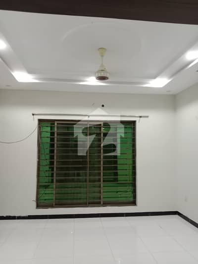 10 MARLA GROUND FOR RENT WITH GAS