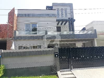 10 Marla facing park used house for sale in central park lahore
