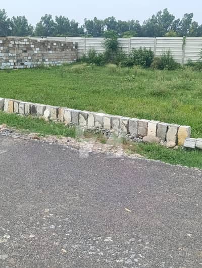 10 Marla Plot Near Park Road