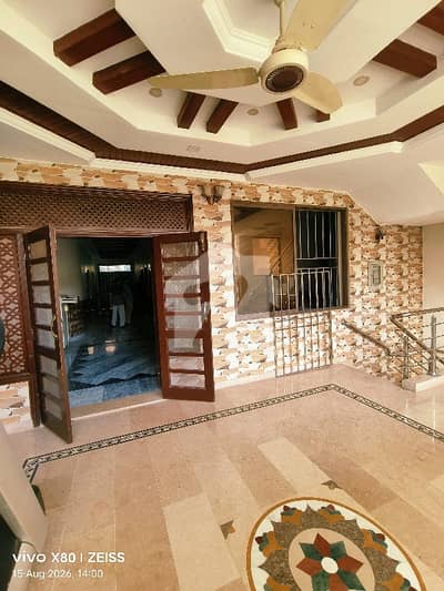 Beautiful luxury 10 Marla House For Rent