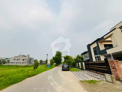 2 Side Open 40 Marla Premium Plot for Sale in Lake city