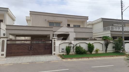 Main Boulevard West Open With Service Lane Bungalow