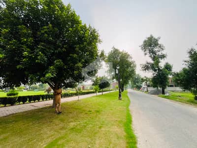 1 Kanal Pair Plot at 60 Feet Road Available for Sale