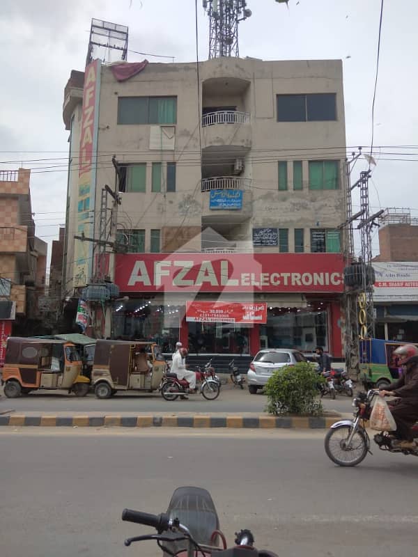 گرو منگت روڈ گلبرگ,لاہور میں 11 کمروں کا 10 مرلہ عمارت 17.0 کروڑ میں برائے فروخت۔ گرو منگت روڈ گلبرگ,لاہور میں 11 کمروں کا 10 مرلہ عمارت 17.0 کروڑ میں برائے فروخت۔