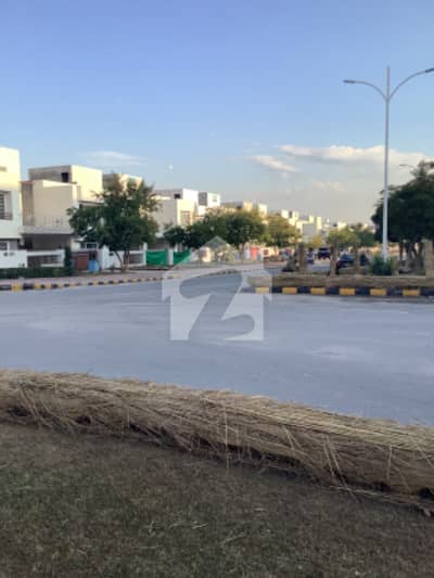 Ideally located 12 marla develop possession plot block L Gulberg residencia. Ideally located 12 marla develop possession plot block L Gulberg residencia.