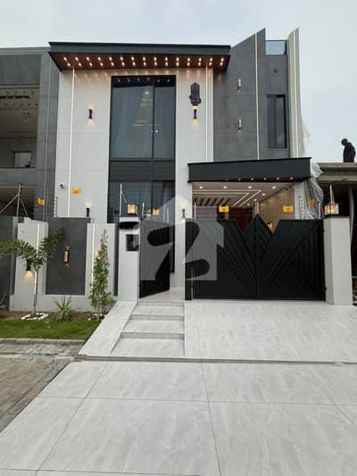 B BLOCK 5 MARLA BRAND NEW DOUBLE STOREY HOUSE FOR SALE IN CENTRAL PARK LAHORE