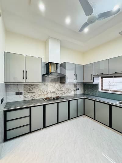 10 Marla upper portion Bahria Town Lahore gulbahar Block