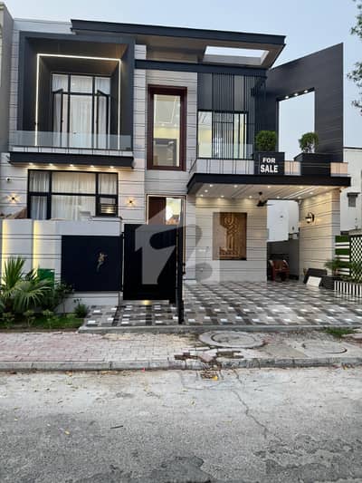 10 Marla Luxury House for Rent in Bahria Town Lahore | Prime Location | Family Hom