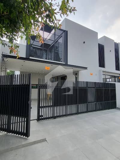 17 MARLA BRAND NEW DESIGNER HOUSE FOR SALE IN MULTI GARDEN B17