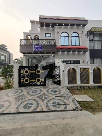 Corner 7 Marla Brand new House For Sale In Lake City - Sectro m-7 Raiwind Raod Lahore