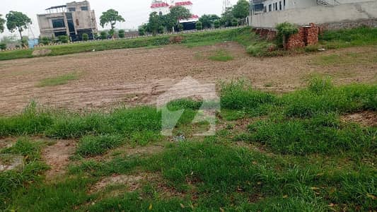 بیکن ہاؤس سوسائٹی لاہور میں 1 کنال رہائشی پلاٹ 2.3 کروڑ میں برائے فروخت۔