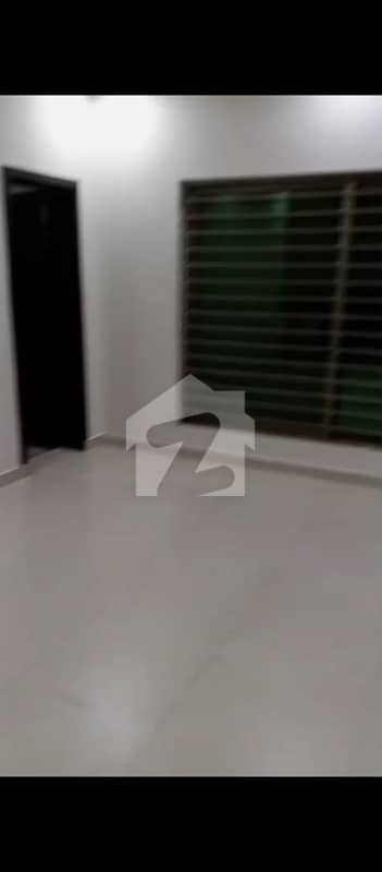 E-11 1 Kanal Luxury Upper Portion 4 Beds Attached Bath Drawing Room Dining Room Tv Lounge Servant Quarter Separate Gate Separate Electricity And Gas Meters For Rent