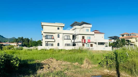 14 MARLA ON 70FT ROAD FACING 500 SQ YD