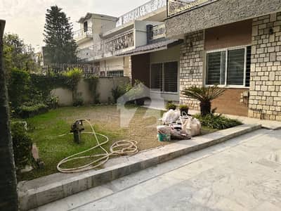 جی ۔ 9/1 جی ۔ 9,اسلام آباد میں 5 کمروں کا 13 مرلہ مکان 9.75 کروڑ میں برائے فروخت۔