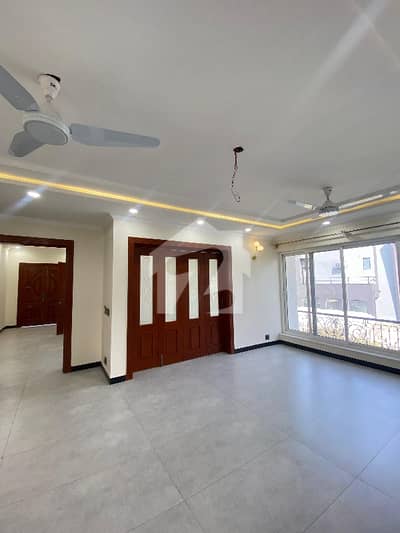 Brand New Kanal Upper Portion For Rent In D 12