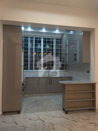 10 MARLA HOUSE FOR RENT