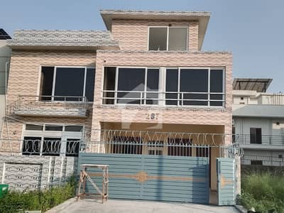 ڈی ۔ 12 اسلام آباد میں 5 کمروں کا 10 مرلہ مکان 3.0 لاکھ میں کرایہ پر دستیاب ہے۔