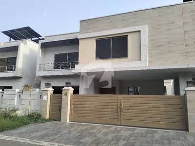 Facing Park, Cornar , 5 Bedroom New Brig House Available