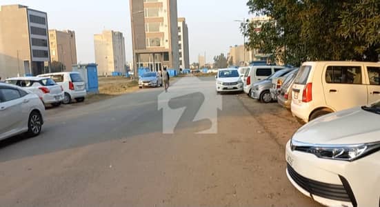 ڈی ایچ اے فیز 8 ۔ سی سی اے 1 ڈی ایچ اے فیز 8,ڈی ایچ اے ڈیفینس,لاہور میں 16 مرلہ کمرشل پلاٹ 21.0 کروڑ میں برائے فروخت۔