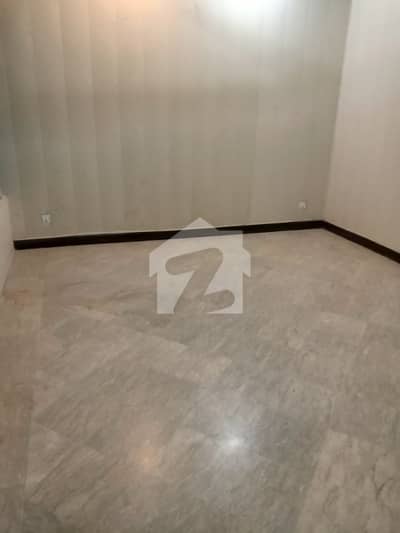 I-8/2 NEAR TO SHIFA HOSPITAL 3 BED 3 BATH INDEPENDENT PORTION 135000 FINAL NO BARGAINING