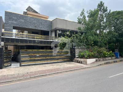 1 Kanal 4 Marla Solar Powered House On Main South East Boulevard, Bahria Town Phase 4