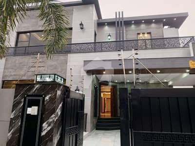 ڈی ایچ اے فیز 5 ڈی ایچ اے ڈیفینس,لاہور میں 6 کمروں کا 1 کنال مکان 8.0 لاکھ میں کرایہ پر دستیاب ہے۔