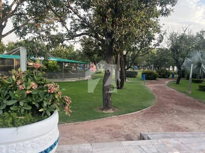 10 Marla Old House For Sale In Sukh Chayn Gardens Lahore