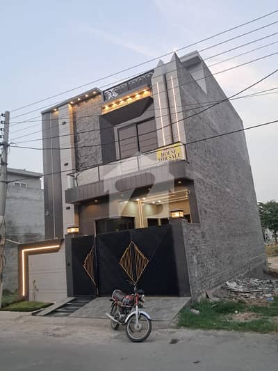 بسم اللہ ہاؤسنگ سکیم ۔ اقبال بلاک بسم اللہ ہاؤسنگ سکیم,جی ٹی روڈ,لاہور میں 4 کمروں کا 5 مرلہ مکان 2.6 کروڑ میں برائے فروخت۔