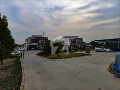 ٹاپ سٹی 1 اسلام آباد میں 1 کنال رہائشی پلاٹ 3.25 کروڑ میں برائے فروخت۔
