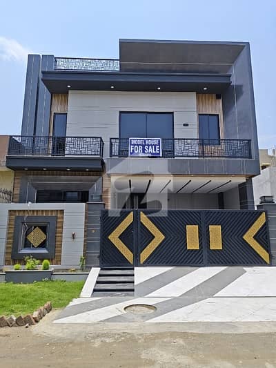 Double Heighted House With Pool