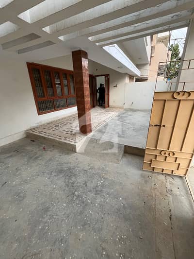 400 Square Yards Lower Portion In Gulshan-E-Iqbal - Block 10 Is Available For Rent
