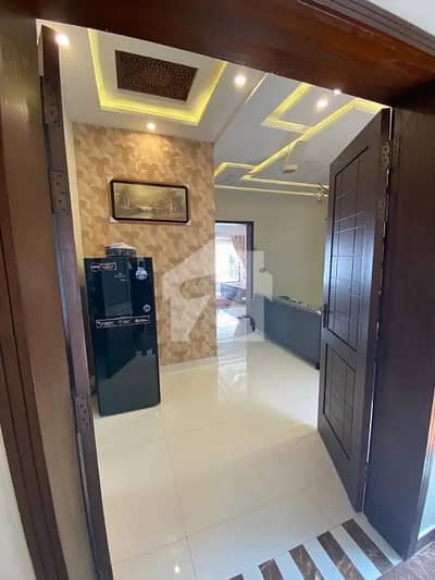 Vip 10 Marla Luxury Furnished Upper Portion Available For Rent In Bahria Town Lahore