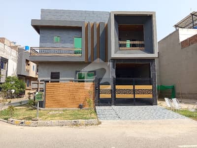 فور سِیزن ہاؤسنگ فیصل آباد میں 6 مرلہ Studio مکان 3.4 کروڑ میں برائے فروخت۔