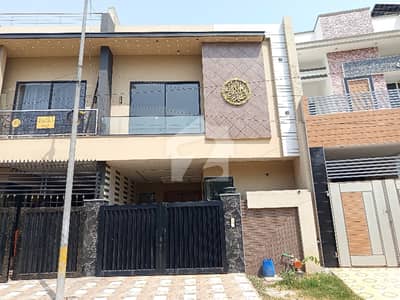 فور سِیزن ہاؤسنگ فیصل آباد میں 5 مرلہ Studio مکان 2.5 کروڑ میں برائے فروخت۔