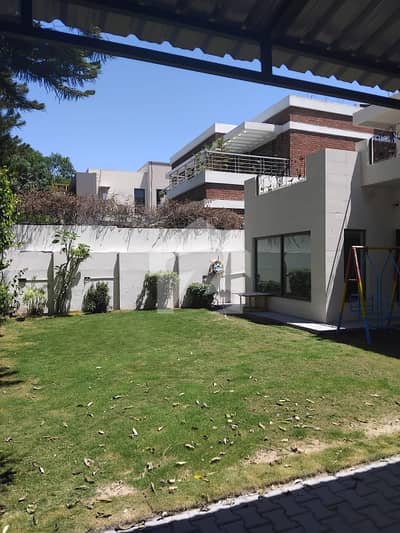 House Spread Over 666 Square Yards In F-8/3 Available