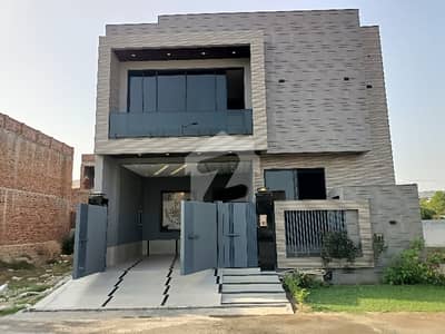 ڈیوائن انکلیو کینال روڈ,فیصل آباد میں 4 کمروں کا 7 مرلہ مکان 4.25 کروڑ میں برائے فروخت۔