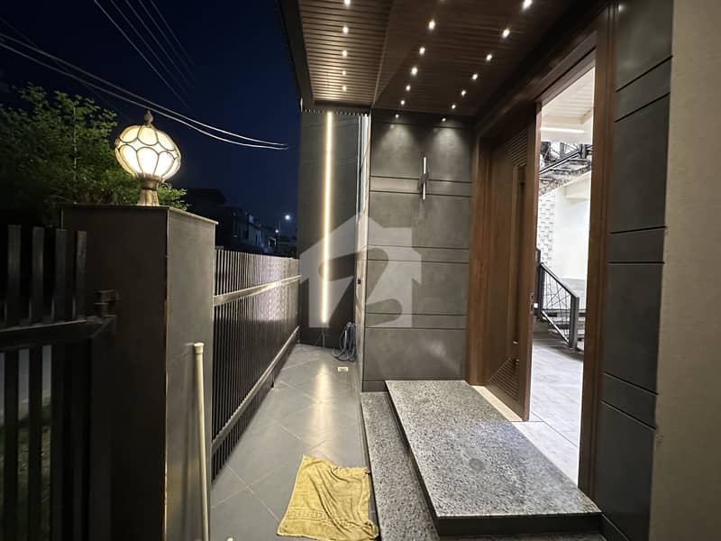 5 Marla Luxury Brand New House Near Park 5 Marla Luxury Brand New House Near Park
