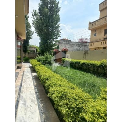 بنی گالہ اسلام آباد میں 3 کمروں کا 1 کنال مکان 1.6 لاکھ میں کرایہ پر دستیاب ہے۔